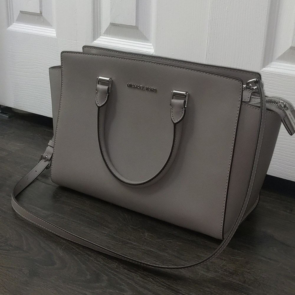 Michael kors cross body purse